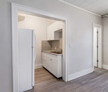 Renovated Suite - 1 Bedroom - Photo 6