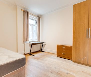 Room in a Shared Flat, Durnsford Road, SW19 - Photo 3