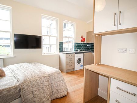 Apt 17, Fairbairn Residence - Photo 3