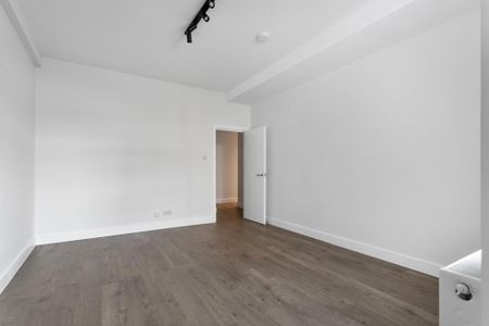 3 bedroom flat to rent - Photo 2