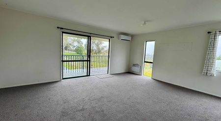 Rural, private but convenient - Photo 2