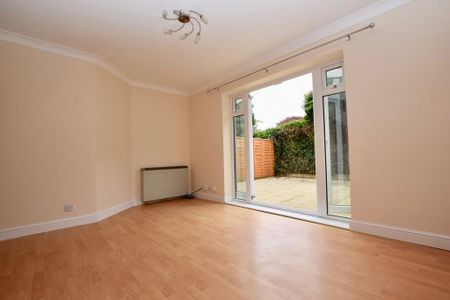 2 bedroom end of terrace house to rent - Photo 2