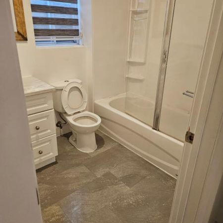 Magnifique 4 ½ au 991 Rue Alfred-Laliberté à Laval, situé dans un quartier tranquille et recherché, proche de tous les services. - Photo 4