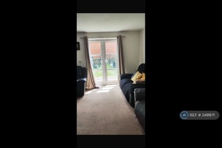 3 bedroom end of terrace house to rent - Photo 3