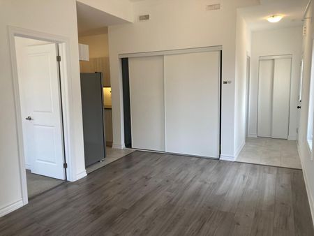 For Lease - 31 Pumpkin Corner Crescent, Barrie, Ontario - Photo 4