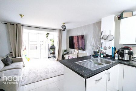 4 bedroom townhouse to rent - Photo 4