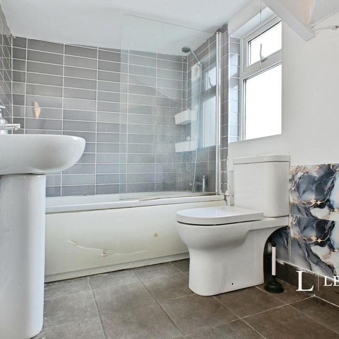 3 bedroom semi-detached house to rent - Photo 1