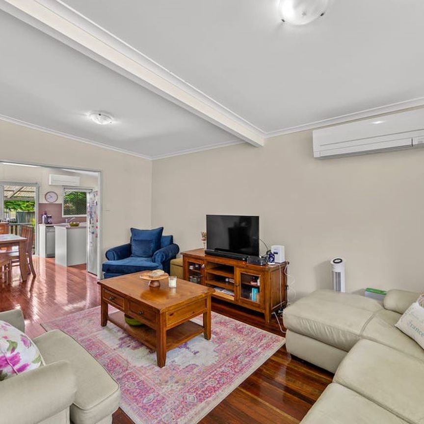 18 Oxley Road, - Photo 1