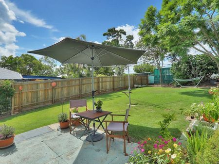 Charming 2-Bedroom Cottage in Tranquil Clifton Hill - Photo 4