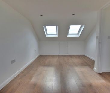 Kings Avenue, Watford - Photo 3