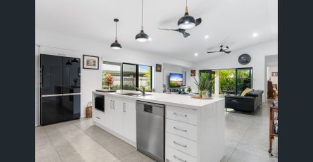 Perfectly positioned family home in premium enclave - Photo 5