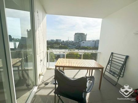 LUXURY 1 BEDROOM APARTMENT IN WEST END - Photo 3