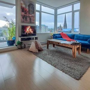 Modern and Bright 2 bedroom 2 bathroom pet-friendly furnished rental - Photo 2