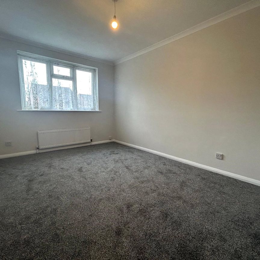 2 bedroom House in Cross Gates Close, Bracknell - Photo 1
