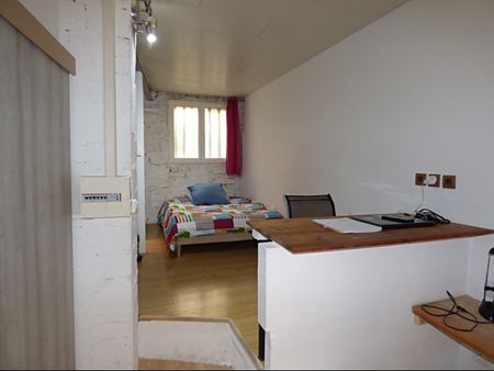 AVIGNON INTRA MUROS: Magnifique appartement en duplex refait à neuf climatisé avec cour privative - Photo 4
