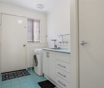 Modern Comfort in a Peaceful Location plus side access - Photo 4