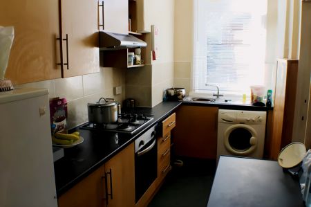4 Bed 1 Bath - Photo 4