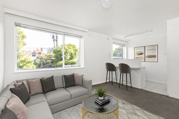 Spacious One Bedroom in Perfect Location! - Photo 1