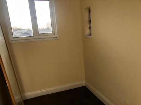 4 bedroom flat to rent - Photo 3