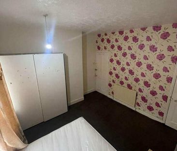 Room in a Shared House, Dallow Road, LU1 - Photo 1