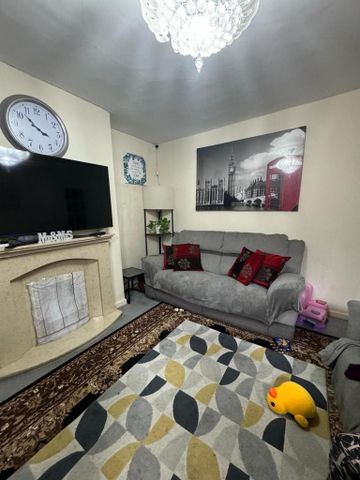 2 bedroom terraced house to rent - Photo 2