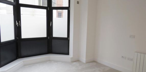 Russell Mews - Photo 2