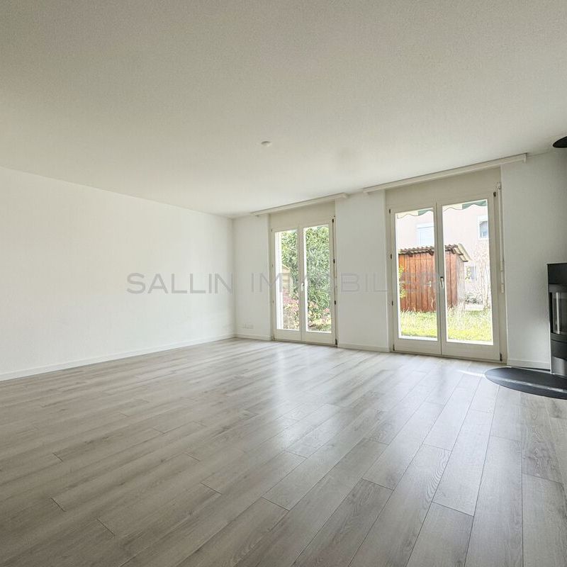 Spacieuse villa contiguë de 5½ pièces avec 2 places de parc int. - Photo 1