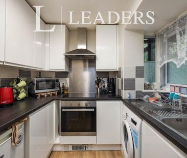 House to rent - Photo 2