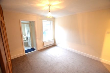 Kent Road, kent, London - Photo 3