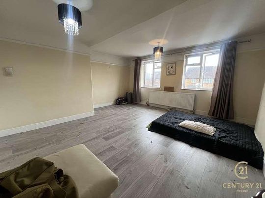 Violet Avenue Uxbridge, UB8 - Photo 1