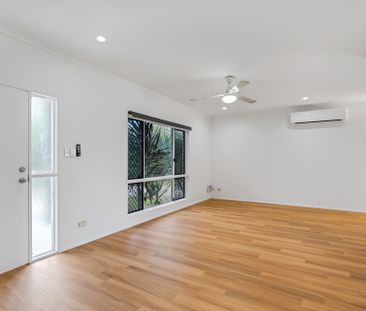 SPACIOUS FAMILY HOME IN SOUGHT AFTER EDMONTON! - Photo 3