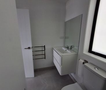 Modern Near-New 3 Bedroom Home - Photo 2