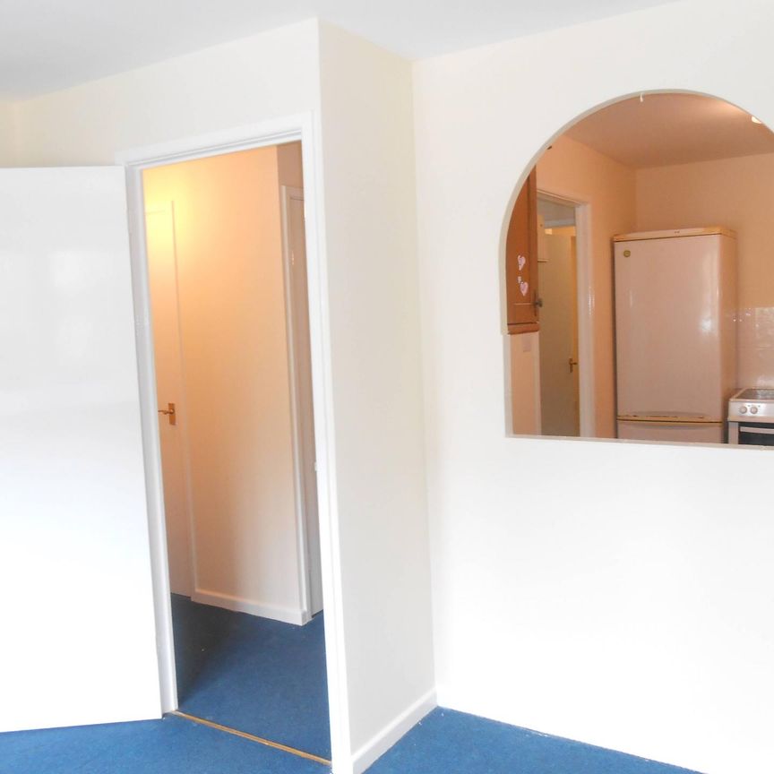 Maplin Park, LANGLEY - Available NOW - Photo 1