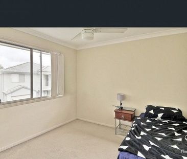 Deposit taken â Spacious Townhouse in a Quiet, Convenient Location - Photo 6