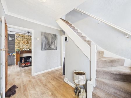 Viola Avenue, Staines-upon-Thames, Surrey,TW19 - Photo 4