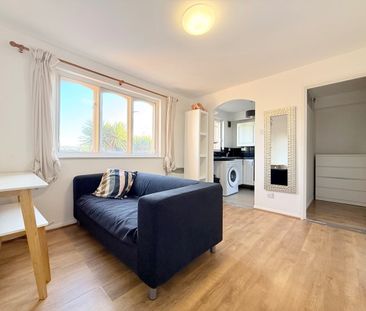 1 Bed Flat, John Silkin Lane, SE8 - Photo 2