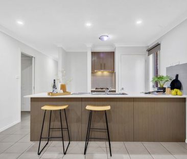 Space, Style & Comfort Combined in the Heart of Point Cook !! - Photo 2