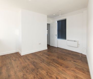 1 Bed Flat, Rifle Street, NG7 - Photo 1