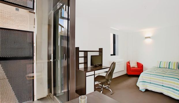 Studio Large balcony - Photo 1