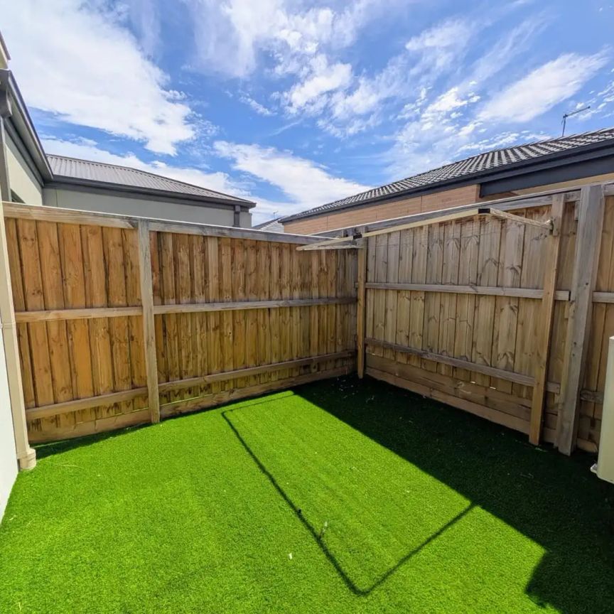 “Modern Comfort and Luxury in the Heart of Tarneit” - Photo 1