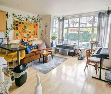 York Road, Woking, Surrey, GU22 - Photo 4