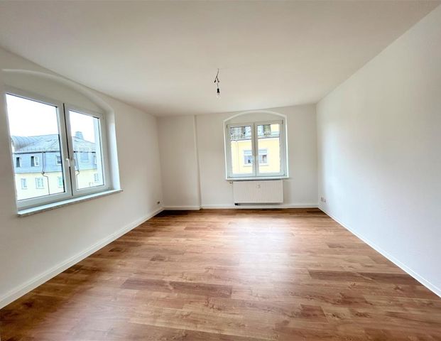 2 Monate Kaltmietfrei! Alles was man braucht – Platz, Einbauküche, toller Blick…. - Foto 1