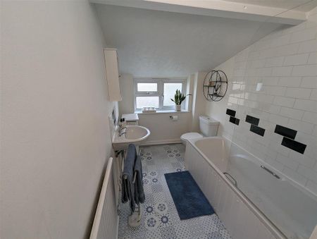 2 bedroom terraced house to rent - Photo 4