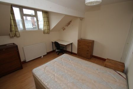 4 Bed - Welton Place, Hyde Park, Leeds - Photo 3