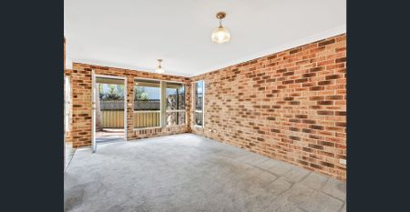 Spacious 3-Bedroom Townhouse! - Photo 2