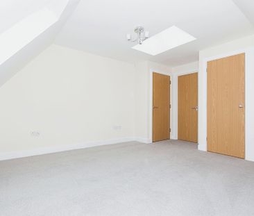 2 bed flat to rent in High Street, Iver, SL0 - Photo 2