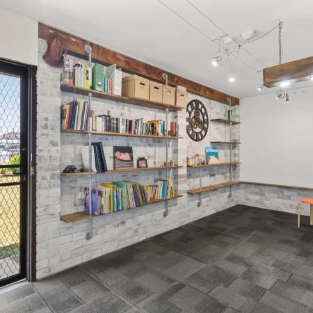 Central location - Photo 4