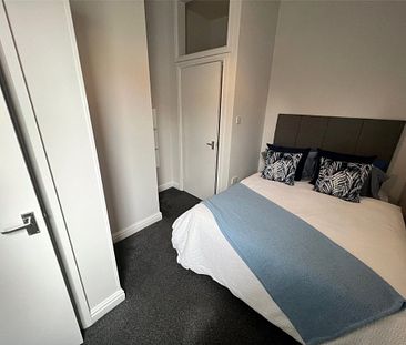 2 Bedroom Flat / Apartment - Bernard Street, Southampton - Photo 4
