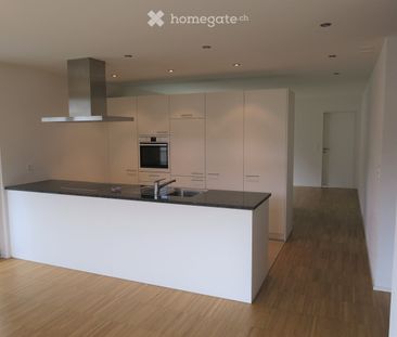 Helle 5.5-Zimmer-Wohnung mit Balkon und Garage in Zeihen - Foto 2