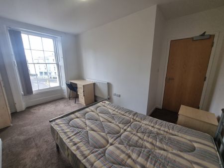 10 Bed Student Accommodation - Photo 2